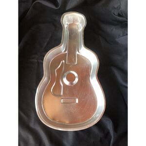 vintage Wilton guitar music cake pan